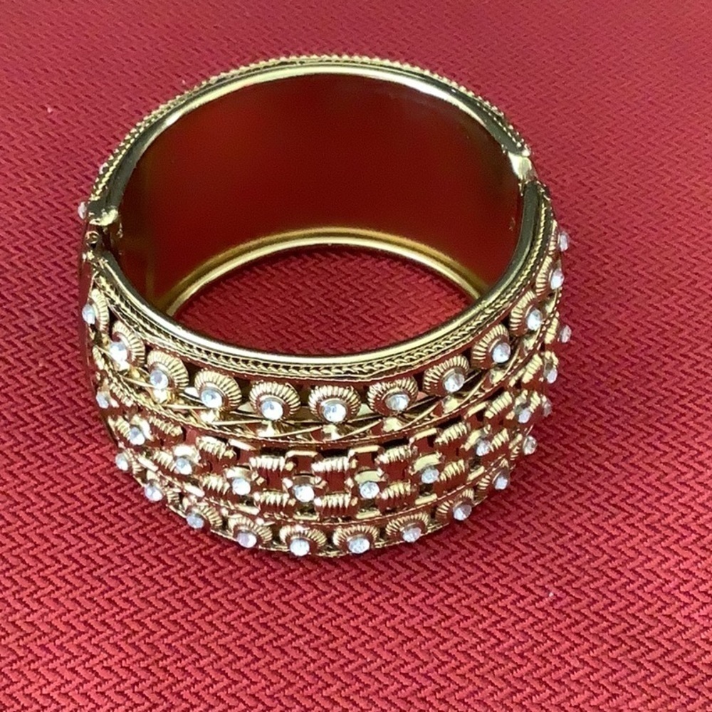 Beautiful cuff bracelet Crystal stones gold tone metal